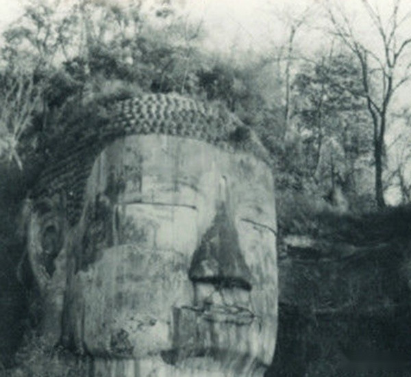 Tuy nhiên sau khi nghiên cứu kĩ càng, các nhà khảo cổ nhận định chức năng chính của cánh cửa bí mật bên trong tượng Phật là chống thấm nước gián tiếp.