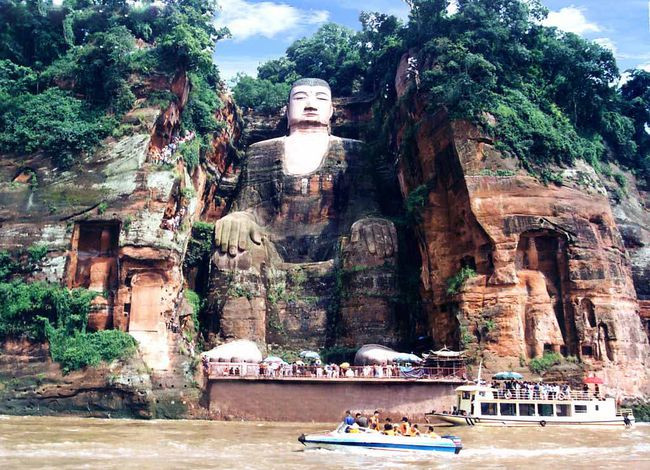 Mặc dù rất nhiều đồ vật có giá trị trong hang động này đã bị trộm, nhưng những bảo vật còn sót lại đã cho thấy rằng trong Lạc Sơn Đại Phật thực sự có "kho báu". Lời đồn đại ngàn năm qua cuối cùng đã được xác nhận.