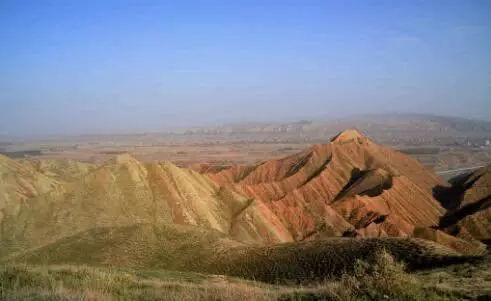 Bởi vì quốc chính vất vả, hơn nữa y tế lạc hậu, Phùng Tố Phất rất nhanh mất sớm, hậu nhân đối với hắn cảm niệm vạn phần, liền thay hắn kiến tạo mộ huyệt.