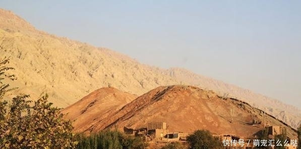 Người dân địa phương liền lưu truyền một đoạn truyền thuyết cho rằng sự trung thành của huynh đệ Phùng gia đã cảm động lão thiên gia, để tránh cho ngôi mộ cổ bị cỏ cây bao phủ mà bị hậu nhân lãng quên, mới có thể tạo nên cảnh tượng tự nhiên này.