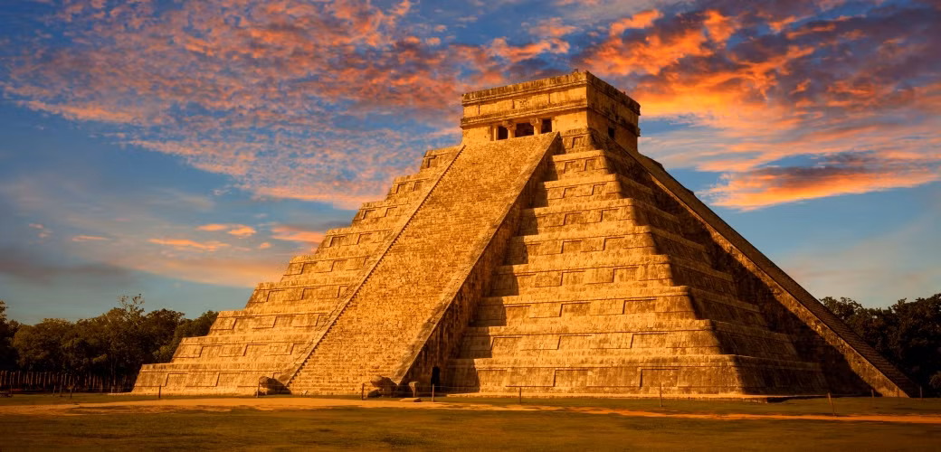 9. Chichen Itza (Mexico). Chichen Itza là một địa điểm khảo cổ thời tiền Colombo, do nền văn minh Maya xây dựng, nằm ở trung tâm phía bắc Bán đảo Yucatan, Mexico.