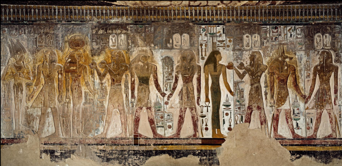 Vua Hor (sống vào năm 1750 trước Công nguyên) được chôn cất với set đồ tương tự, dù hài cốt của ông không đặt trong kim tự tháp. Thi thể của vua Hor được bọc bằng vải lạnh, cơ quan nội tạng nằm trong bình. Trên mặt ông có mặt nạ xác ướp che phủ.