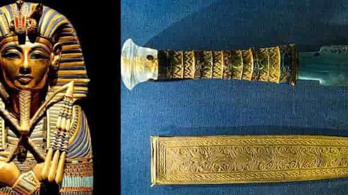 Công chúa Neferuptah (sống vào năm 1800 trước Công nguyên) được chôn cất trong một kim tự tháp ở di chỉ Hawara, cách Cairo 100 km về phía Nam. Các nhà nghiên cứu khai quật phòng chôn cất bà vào năm 1956 và tìm thấy đồ gốm, quan tài, một số đồ trang trí mạ vàng và hàng loạt huy hiệu hoàng gia giúp nhận dạng danh tính chủ nhân ngôi mộ.