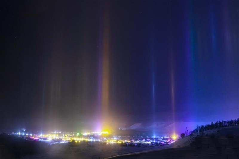 Ngắm nhìn hiện tượng thiên nhiên này, bạn sẽ có cảm giác như đang ở giữa những thác nước đầy màu sắc đầy mê hoặc như trong những bộ phim viễn tưởng khoa học về hành tinh ngoài trái đất.