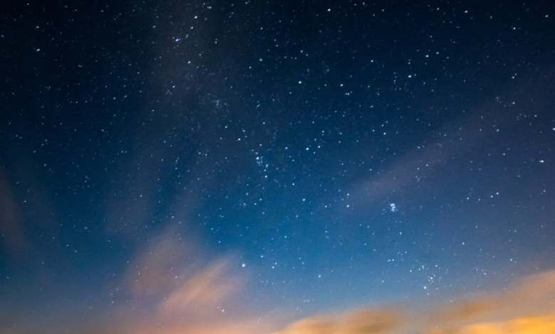 "Điều ngạc nhiên là thay vì ngăn chặn sự hình thành sao, dòng chảy của lỗ đen ra đã kích hoạt sự ra đời của các ngôi sao mới."