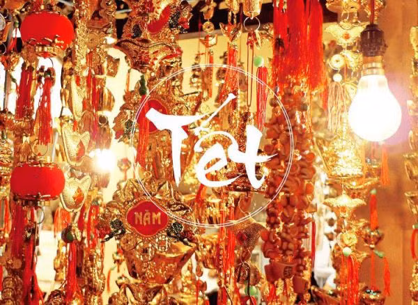 Theo truyền thuyết Trung Hoa, ngày đầu tiên khai thiên lập địa sinh ra giống gà, ngày thứ hai có thêm chó, ngày thứ ba có thêm lợn, ngày thứ tư sinh dê, ngày thứ năm sinh trâu, ngày thứ sáu sinh ngựa, ngày thứ bảy sinh loài người và ngày thứ tám mới sinh ra ngũ cốc.