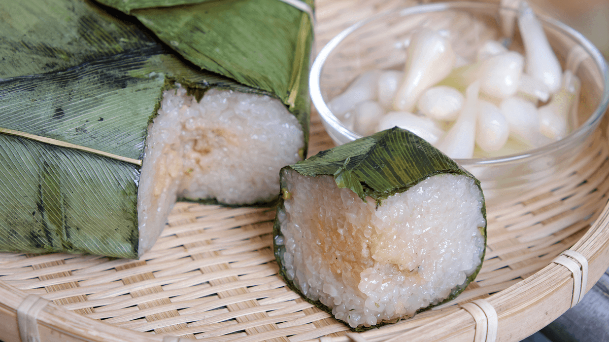 5. Theo truyền thuyết Tết Nguyên Đán được nghỉ 7 ngày. Ngày nay, số ngày nghỉ Tết Âm lịch tùy thuộc vào từng nơi và theo quy định của Nhà Nước. Tuy nhiên, trong lịch sử trước đây Tết Nguyên Đán gồm 7 Mùng.