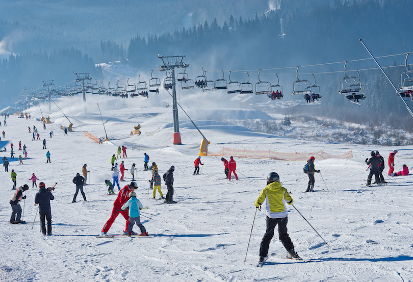 8. Một điểm đến bình dị vào mùa đông, Bukovel là địa điểm trượt tuyết lớn của Ukraine. Trên thực tế, đây là khu nghỉ mát trượt tuyết lớn nhất ở Đông Âu!