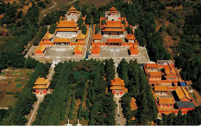 Thế nhưng, Phó giáo sư Mao Lập Bình không đồng ý với nhận định này. Theo nghiên cứu, mới đầu có vẻ như Ung Chính cũng dự định an nghỉ tại Thanh Đông lăng.