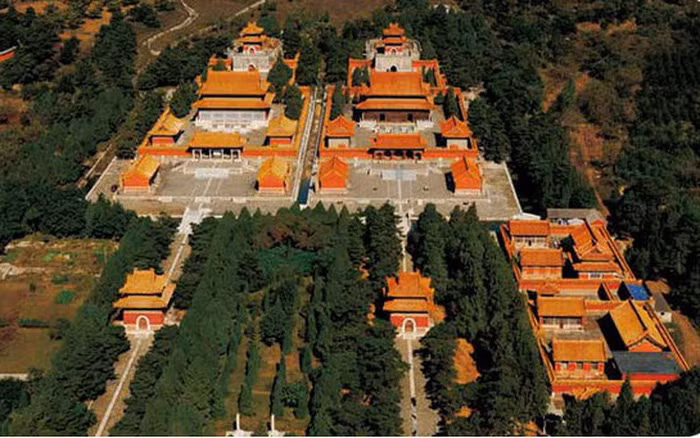 Thế nhưng, Phó giáo sư Mao Lập Bình không đồng ý với nhận định này. Theo nghiên cứu, mới đầu có vẻ như Ung Chính cũng dự định an nghỉ tại Thanh Đông lăng.