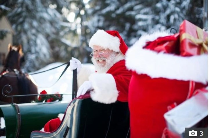 Sau đó, mọi người dần gọi ông bằng cái tên Santa Claus, được phát triển từ biệt danh tiếng Hà Lan của Nicholas, Sinter Klaas, một dạng rút gọn của Sint Nikolaas (tiếng Hà Lan có nghĩa là Thánh Nicholas).