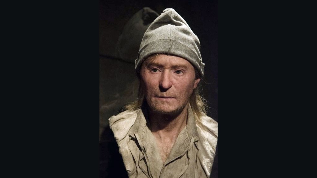 Mặc dù ông đã cố gắng tạo cho cô ấy một biểu cảm gần với biểu cảm của Gustav nhất có thể nhưng hai bản dựng vẫn có một vài điểm khác biệt. Trước đây, Nilsson đã cho mũi của Gustav chúc xuống dưới, nhưng một phân tích hộp sọ mới cho kết quả là chiếc mũi điển hình hơn của Gertrude. Thêm vào đó, người ta cho rằng Gustav đã 45 tuổi.