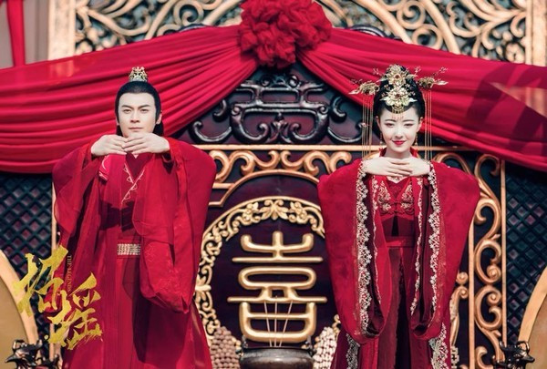 Được biết nhân sủi cảo dành cho Hoàng hậu thường là đậu đỏ, đậu phộng hoặc chà là đỏ,... hầu hết các thực phẩm có màu đỏ sẽ được chọn lọc, rồi hấp lên. Những chiếc sủi cảo này có ý nghĩa là hy vọng Hoàng hậu sớm hạ sinh Thái tử giúp vua cha kế nghiệp.