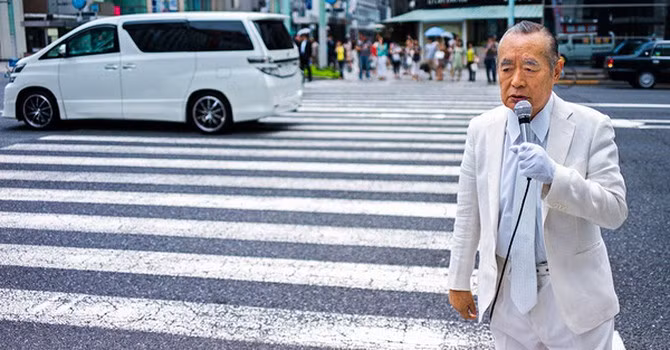 Tuy nhiên phát minh hài hước nhất của Tiến sĩ Nakamatsu chính là xịt nước tình yêu, theo cách giải thích của ông là máy xịt nước này có thể mang lại sự sảng khoái cho phụ nữ và khi đó họ không cần đến đàn ông.