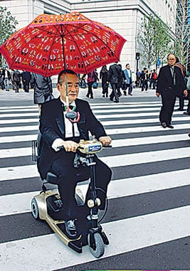 Tiến sĩ Nakamatsu khẳng định đã thử nghiệm phát minh của mình trên hơn 10.000 phụ nữ, với khẩu hiệu, "Tôi không quan hệ tình dục, chỉ cần xịt nước tình yêu."