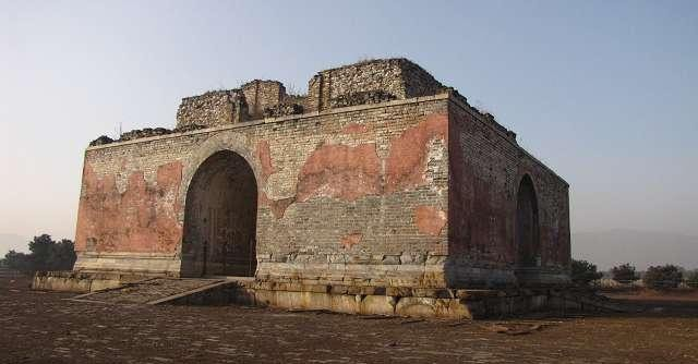 Khi ông băng hà, triều đình đã an táng ông tại Cảnh Lăng. Tuy nhiên, lăng mộ của ông liên tục xảy ra hỏa hoạn, cả ba trận hỏa hoạn lần lượt đã thiêu rụi Cảnh Lăng. Đáng chú ý, mỗi vụ hỏa hoạn xảy ra đều vô cùng kỳ bí.