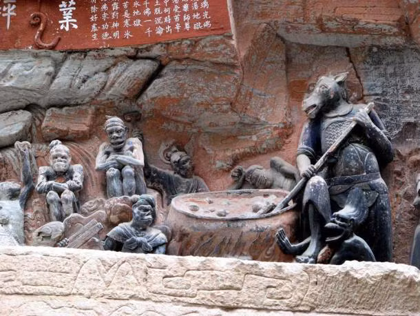 Nhóm nghiên cứu tại Đại học Bắc Kinh tìm ra ví dụ cổ xưa nhất về hình phạt chặt chân của Trung Quốc cổ đại sau khi phân tích hài cốt một phụ nữ được tìm thấy trong ngôi mộ gần Bảo Kê, tỉnh Thiểm Tây.