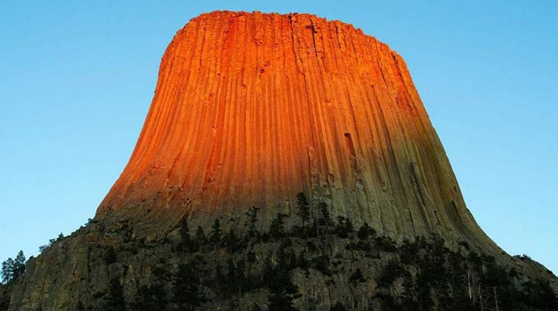 Đó là một trong những truyền thuyết mô tả lại sự hình thành của ngọn tháp Quỷ bí ẩn của ngày nay. Tuy nhiên cho đến hiện tại vẫn chưa có lời giải đáp nào thỏa đáng cho sự hình thành ngọn tháp bí ẩn này.