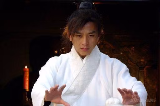 Nói cách khác, Bắc Minh Thần Công không dùng để đối phó với người có nội lực cao hơn mình. Vì thế, các nhân vật có nội lực yếu nếu luyện môn võ này cũng chẳng khác nào tự tìm chỗ chết.