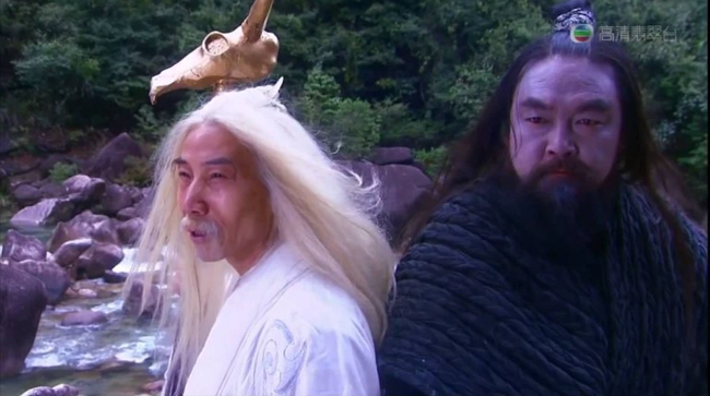 Ban đầu Huyền Minh Thần Chưởng được cho là thất truyền nhưng sau lại xuất hiện 2 người là Hạc Bút Ông và Lộc Trượng Khách, là cặp huynh đệ có biệt hiệu Huyền Minh nhị lão, 1 hắc 1 bạch nổi tiếng có thể sử dụng môn võ công này.