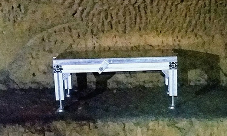 Các máy dò muon được đặt trong một căn hầm cổ xưa, nằm sâu 18 mét dưới mặt đường của thành phố Naples. Sau một thời gian kéo dài, chúng đã ghi nhận khoảng 10 triệu hạt muon. Nhờ đó, nhóm nghiên cứu đã có thể tạo ra một bản phục dựng toàn diện.