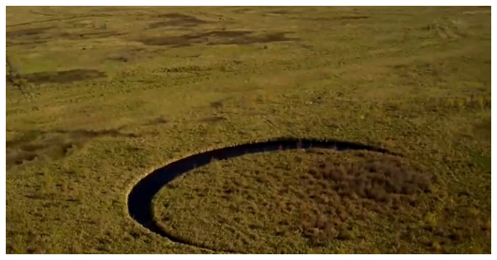 Hòn đảo có hình tròn và đủ lớn để chứa một chiếc UFO đường kính 100m. Các nhà nghiên cứu sẽ cần phải lặn xuống và khám phá phần nước phía dưới hòn đảo nổi này để chắc chắn hơn về giả thuyết của mình.