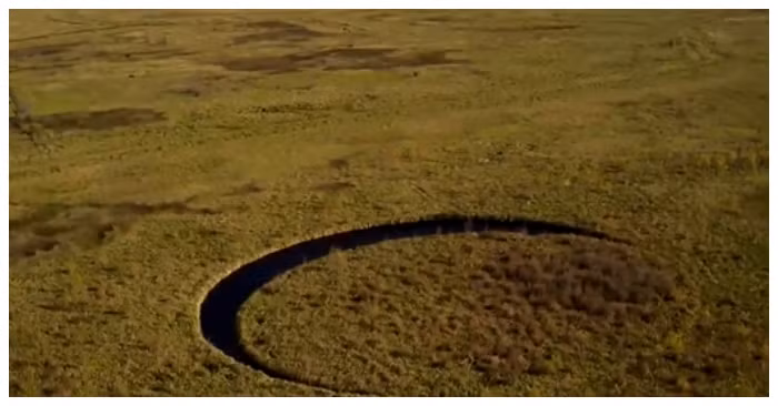 Hòn đảo có hình tròn và đủ lớn để chứa một chiếc UFO đường kính 100m. Các nhà nghiên cứu sẽ cần phải lặn xuống và khám phá phần nước phía dưới hòn đảo nổi này để chắc chắn hơn về giả thuyết của mình.