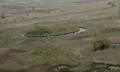 Các nhà nghiên cứu đã phát hiện hòn đảo tự xoay tròn tên "Con Mắt" có đường kính khoảng 118m, nằm ở vùng châu thổ sông Parana, thuộc tỉnh Buenos Aires, Argentina.