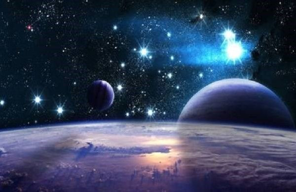 Sự sống trên Trái Đất phần lớn dựa vào năng lượng từ Mặt Trời. Ánh sáng thúc đẩy phản ứng quang hợp, cung cấp dưỡng chất cho phần lớn các tổ chức sinh vật tồn tại. Tuy nhiên, nếu không có ánh sáng, sinh vật sống có thể tìm kiếm những nguồn năng lượng khác như nhiệt, năng lượng hóa học và thậm chí phóng xạ ion hóa.