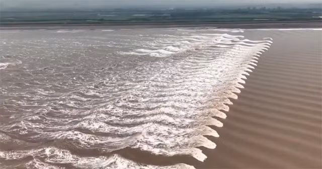 Sông Tiền Đường là con sông lớn nhất tỉnh Chiết Giang, dài hơn 670km, chảy qua nhiều tỉnh như Chiết Giang, An Huy, Giang Tây, Phúc Kiến và Thượng Hải trước khi đổ ra biển Đông Dương.