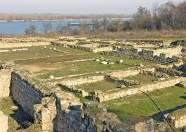 Tuy nhiên, chiếc tủ với thiết kế thông minh không phải phát hiện đáng chú ý duy nhất mà các nhà khảo cổ Ba Lan và Bulgaria khai quật trong đợt công tác vừa qua. Họ cũng tìm thấy hàng chục đồng xu La Mã có niên đại từ thế kỷ 3 và 4.