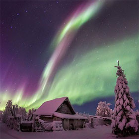 Đây cũng là một trong những đợt cực quang phương Bắc mạnh nhất năm, được kích hoạt bởi cơn bão Mặt Trời cấp G-1 đổ bộ Trái Đất.