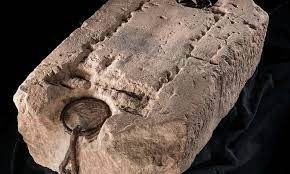 Mặc dù không rõ tại sao có thạch cao dính trên đá, nhưng các bản quét và thử nghiệm sắp tới sẽ giúp các học giả nghiên cứu đá dễ dàng hơn.