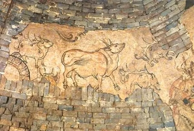 Câu trả lời sau đó đã được các chuyên gia tìm ra. Tất nhiên là những tay trộm mộ rất muốn lấy những món đồ đó.