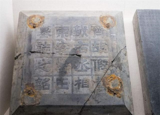 Nhưng bất ngờ, họ đã tìm thấy tới 780 di vật văn hóa bao gồm tượng gốm, sứ, tranh điêu khắc trên đá…