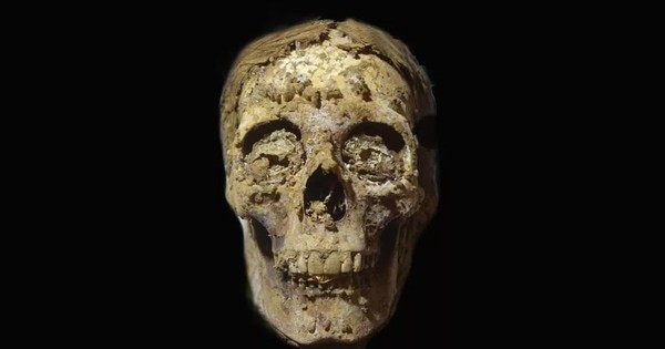 Một số xác ướp có lưỡi vàng trong khi vài xác ướp khác được bọc bằng lá vàng mỏng và đặt trong quan tài gỗ. Lớp vàng bọc ngoài bộ xương lộ ra bên dưới vải lanh dùng trong quá trình ướp xác.