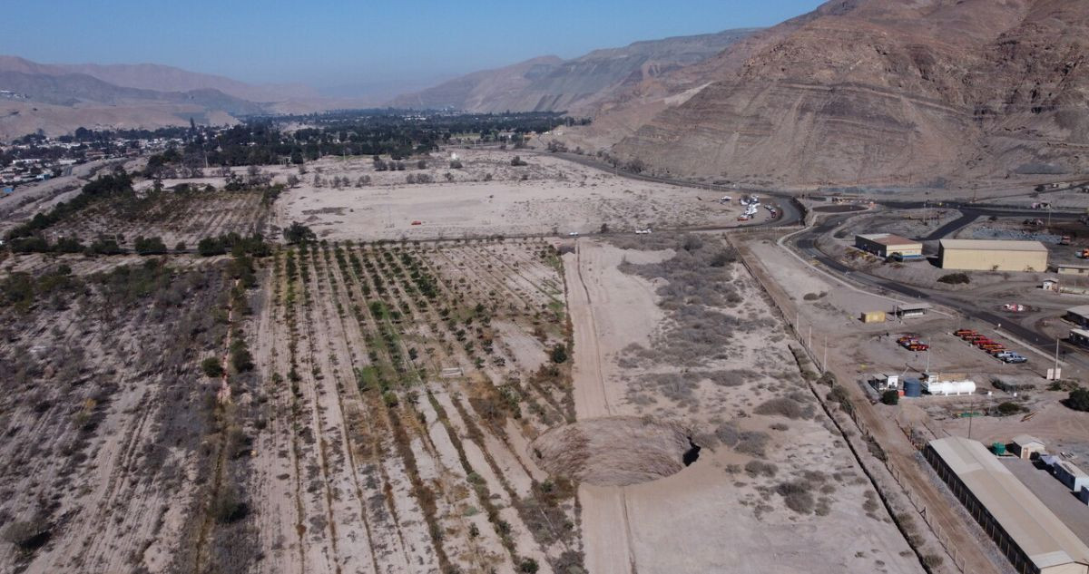 Ngay sau khi phát hiện hố sụt giữa sa mạc, Lundin Mining đã tạm ngừng khai thác mỏ đồng và thông báo cho các cơ quan chức năng có liên quan.