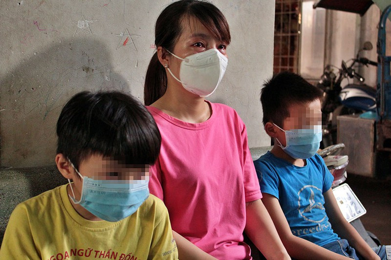 Tính đến nay đã có hơn 30.000 đồng bào của chúng ta gục ngã vì dịch bệnh. Hàng nghìn trẻ em trở thành trẻ mồ côi. Dịch bệnh đã lấy đi quá nhiều thứ của các em, của chúng ta. (Ảnh: Nguyễn Sơn).