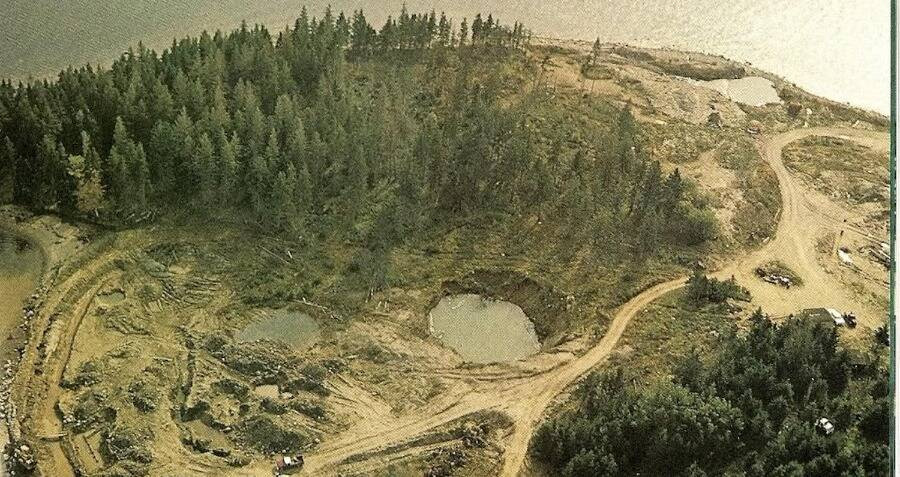 Trong thời gian đó, rất nhiều cuộc thám hiểm tiêu tốn hàng triệu đô la đã đến hòn đảo để tìm kiếm kho báu bị mất nhưng vô ích. Bất chấp nhiều thế kỷ tìm kiếm, không có kho báu nào được tìm thấy trên Đảo Oak. Tuy nhiên, điều đó không ngăn cản mọi người cố gắng tìm kiếm nó.