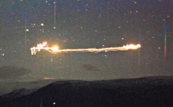 Tuy nhiên, vào tháng 5/2014, một số nhà khoa học có vẻ đã tìm ra được lời giải khi họ cho rằng lượng đá kim loại trong núi kết hợp với khí lưu huỳnh từ sông và hình thành các bong bóng khí có ánh sáng kì ảo như trên. Giả thuyết này vẫn chưa được chứng thực và ánh sáng Hessadlen vẫn là một bí ẩn lịch sử chưa có lời giải.