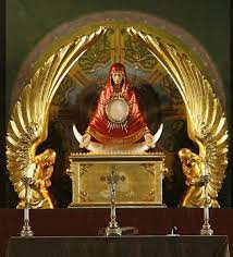 9. Số phận của hòm giao ước. Năm 587 trước Công nguyên, một đội quân Babylon, dưới thời vua Nebuchadnezzar II, đã chinh phục Jerusalem, cướp phá thành phố và phá hủy đền thờ đầu tiên, một công trình được người Do Thái sử dụng để thờ thần. Ngôi đền đầu tiên chứa Hòm Giao ước, trong đó có các bảng ghi lại 10 Điều răn.