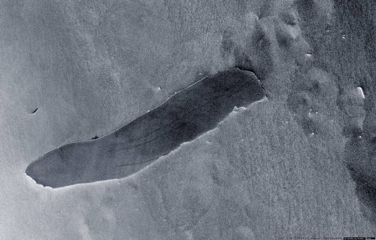 Hình ảnh vệ tinh mới cho thấy tảng băng trôi khổng lồ A-76A, có kích thước gấp đôi thành phố Los Angeles, đã bị nứt thành nhiều mảnh lớn với kích thước bằng cả thành phố.