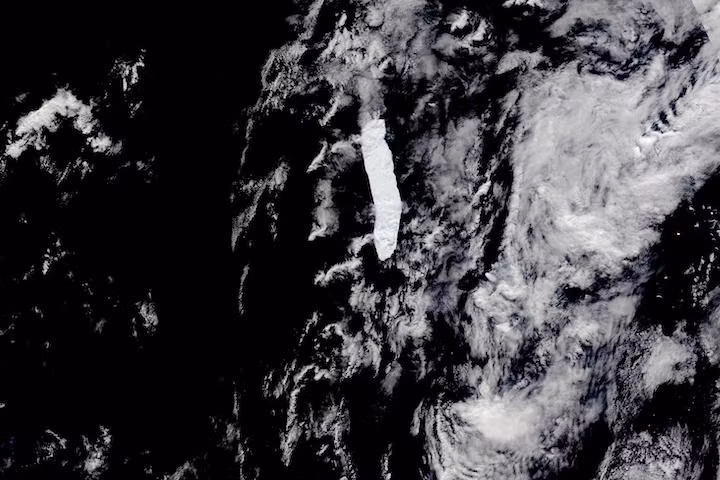 A-76A chưa va chạm trực tiếp với Nam Georgia, nhưng nó vẫn có thể ảnh hưởng đến hệ sinh thái biển gần đó. Vào thời điểm A-68A tan chảy hoàn toàn vào giữa năm 2021, các nhà khoa học ước tính nó đã đổ khoảng 1 nghìn tỷ tấn nước ngọt vào đại dương, phần lớn trong số đó được đổ ra gần Nam Georgia. Có khả năng A-76A cũng sẽ bơm một lượng lớn nước ngọt vào đại dương gần đó, điều này có thể phá vỡ lưới thức ăn ở biển.