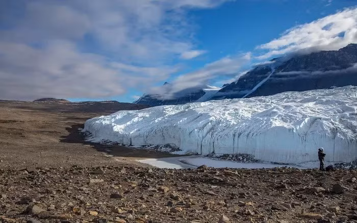 Thung lũng McMurdo được coi là vùng đất kỳ lạ nhất Trái Đất, không có sự sống tồn tại ngoại trừ vi khuẩn angelito, một loại vi khuẩn có khả năng tồn tại trong không gian vũ trụ.
