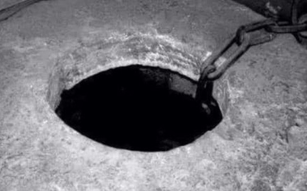 Một mảnh sắt có mùi tanh cũng được tìm thấy dưới giếng, nhưng không có thông tin thêm về điều này từ các nhà khoa học. Giếng Tỏa Long vẫn tồn tại đến ngày nay, với những câu chuyện kỳ lạ tiếp tục được lưu truyền.