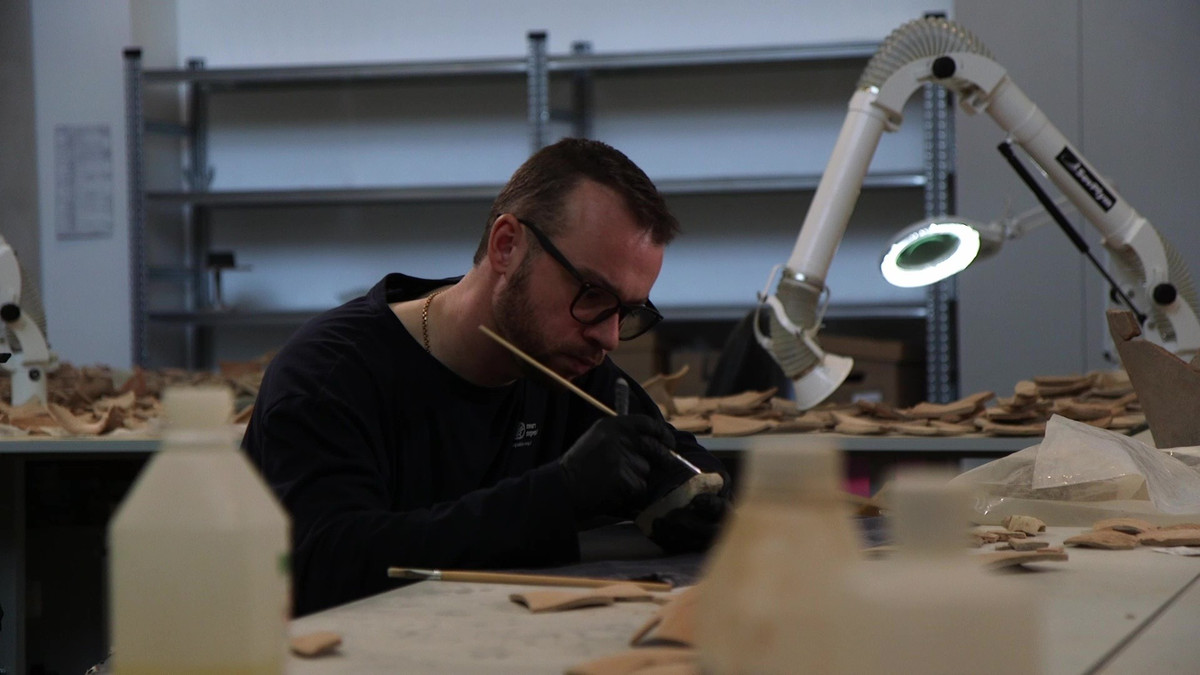 Các nhà nghiên cứu cho biết bốn bản khắc tiếng Do Thái khác được viết trên đá, tương tự với tên theo sau là số, đã được tìm thấy trong khu vực, nhưng đây là bản khắc đầu tiên thuộc loại này từ Jerusalem.