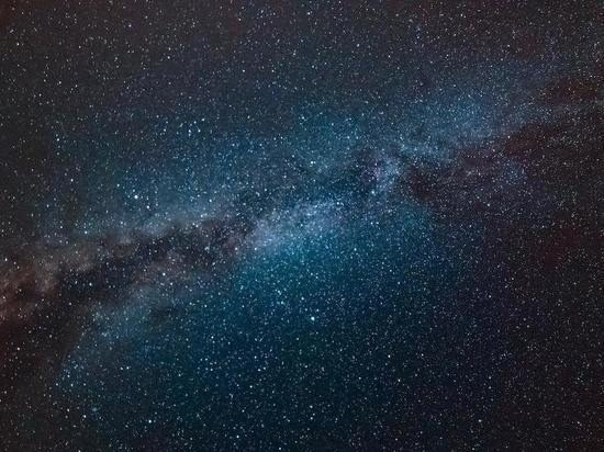 Theo nghiên cứu mới vừa được công bố, Ngân Hà của chúng ta có một nghĩa địa sao gồm những ngôi sao chết trải dài gấp ba lần chiều cao của thiên hà. Các nhà thiên văn học đến từ Đại học Sydney đã tìm thấy tàn tích của các ngôi sao cổ đại khi họ lập bản đồ “thế giới ngầm thiên hà” lần đầu tiên.