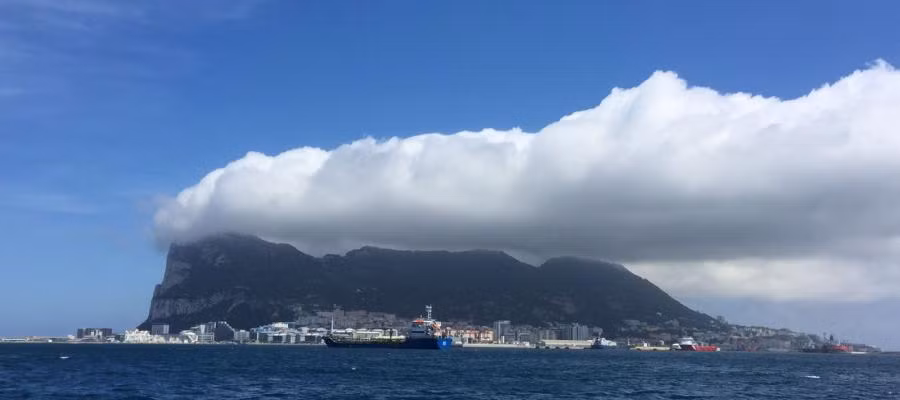 Vào mùa hè, mây Levanter có thể đóng vai trò như chiếc nắp giữ không khí nóng ẩm ở sườn tây ngọn núi trong vài ngày, khiến bệnh suyễn và viêm khớp thêm trầm trọng.