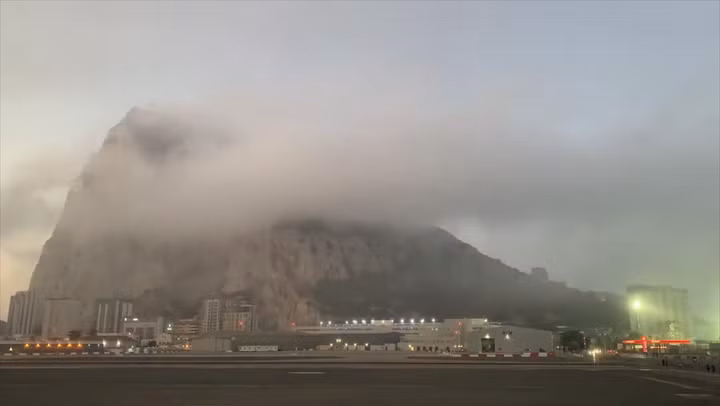 Không có dữ liệu về độ hiếm hoi của mây Levanter ở Gibraltar hay thời điểm đám mây dễ hình thành nhất, nhưng gió Levant thổi mạnh nhất từ tháng 6 đến tháng 10, theo Hiệp hội Khí tượng học Hoàng gia tại Anh.