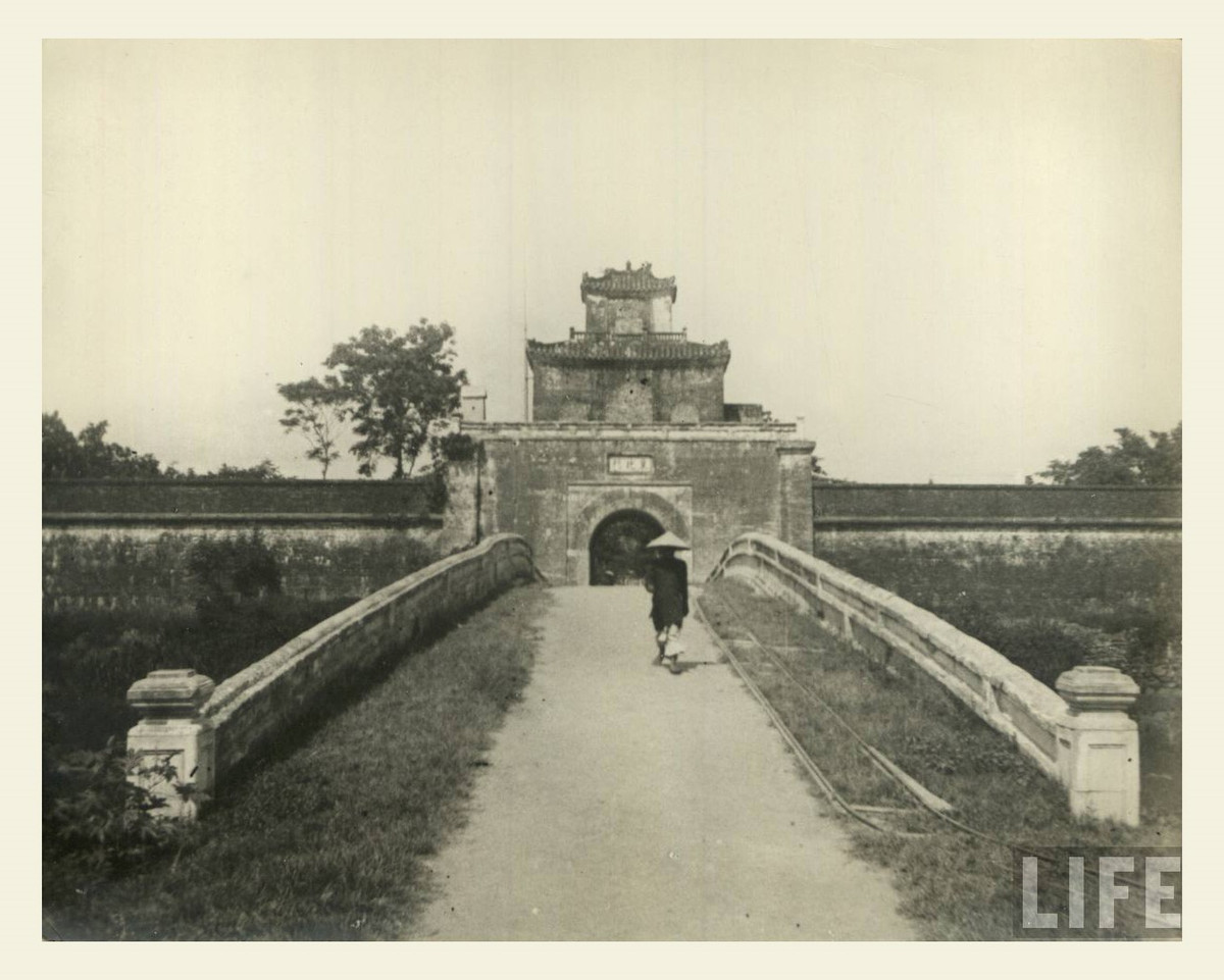 Một cánh cổng của Kinh thành Huế.